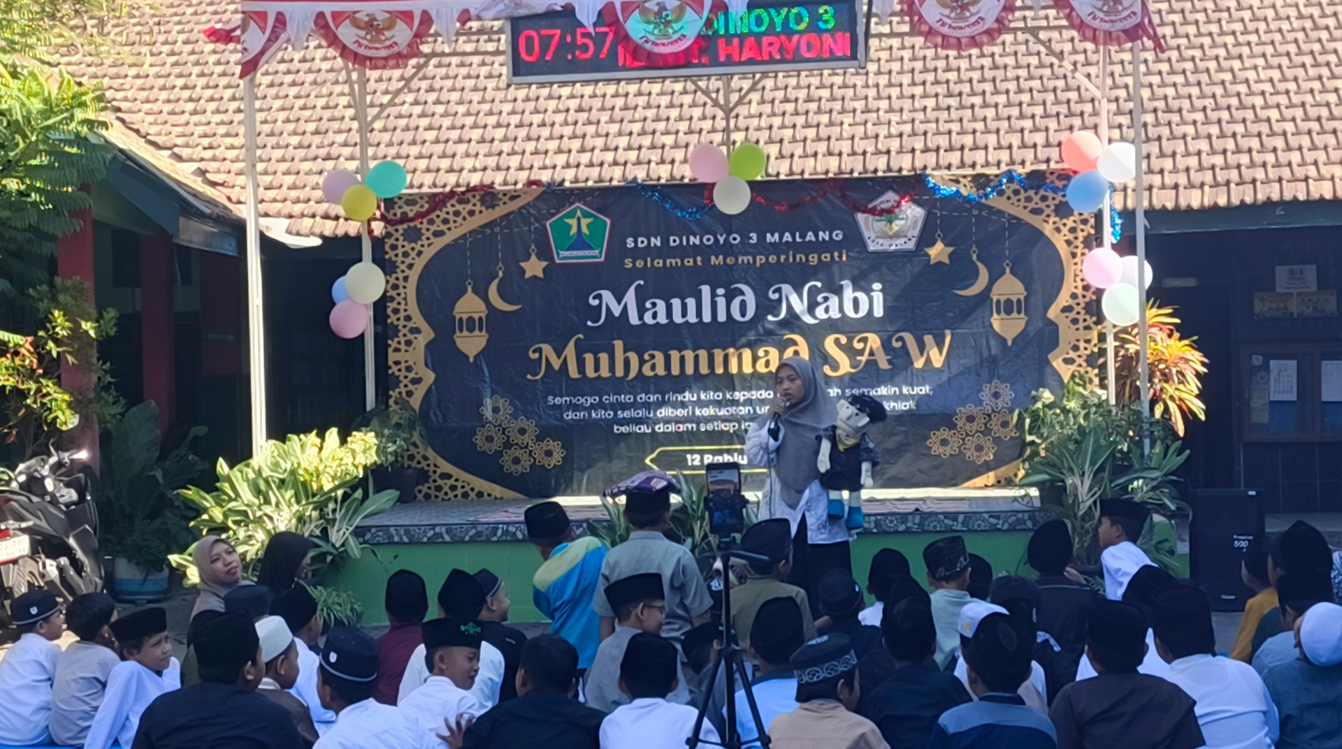 DT Peduli Malang Bersama SDN Dinoyo 3 Malang Gelar Dongeng Boneka Berkisah, Sampaikan Kisah Teladan Rasulullah saw