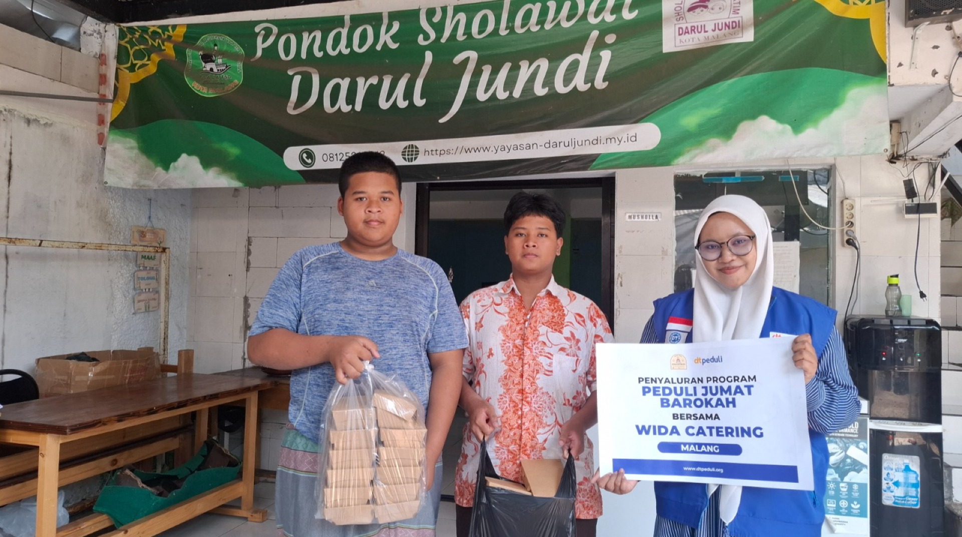 DT Peduli Malang Salurkan Paket Makanan Program Jum'at Berkah ke Pesantren Darul Jundi dan Nurul Abyad