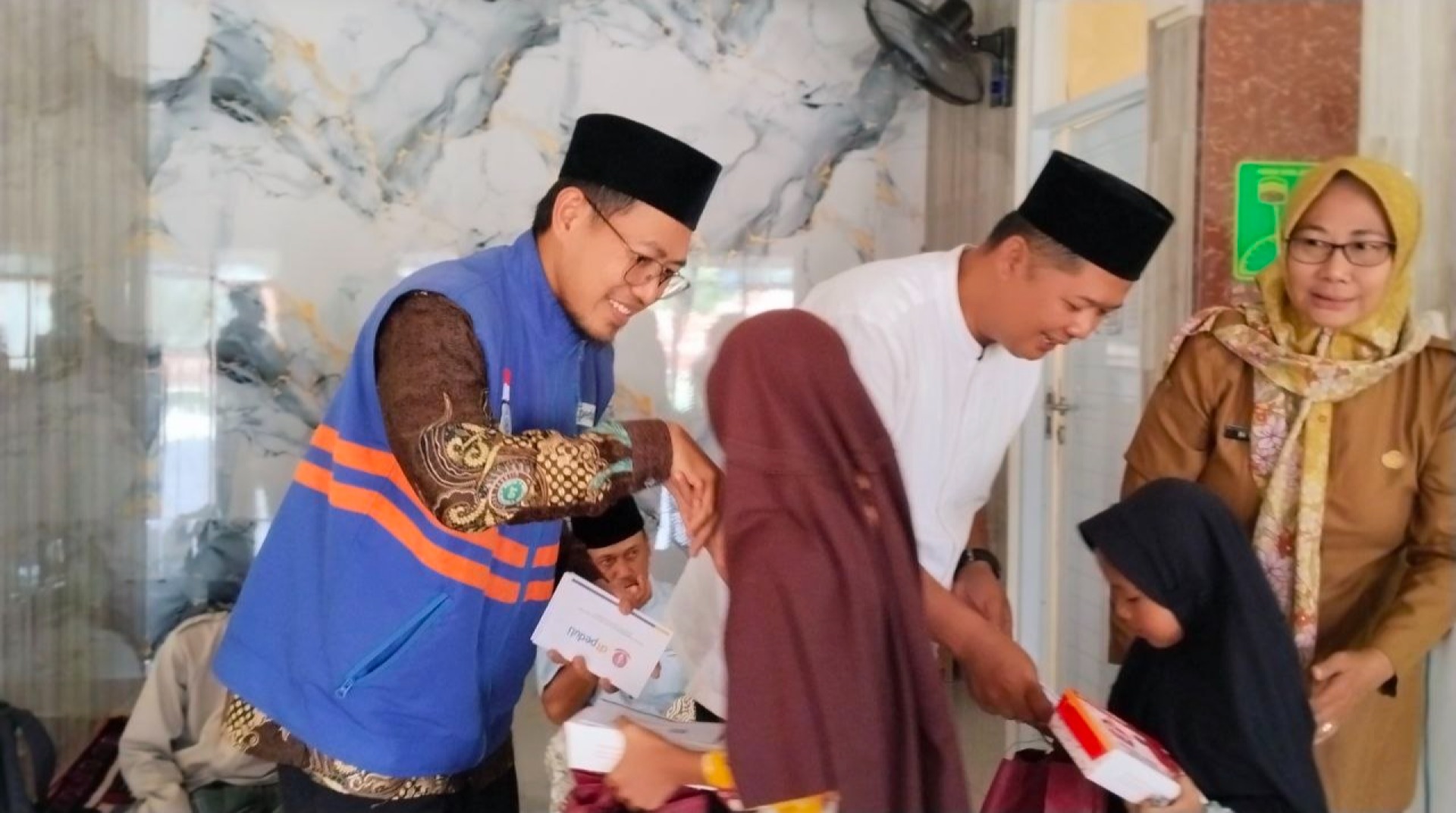 DT Peduli Kuningan Sinergi dengan MPZ Pondok Pesantren Miftahul Huda Gelar Santunan untuk Anak Yatim 