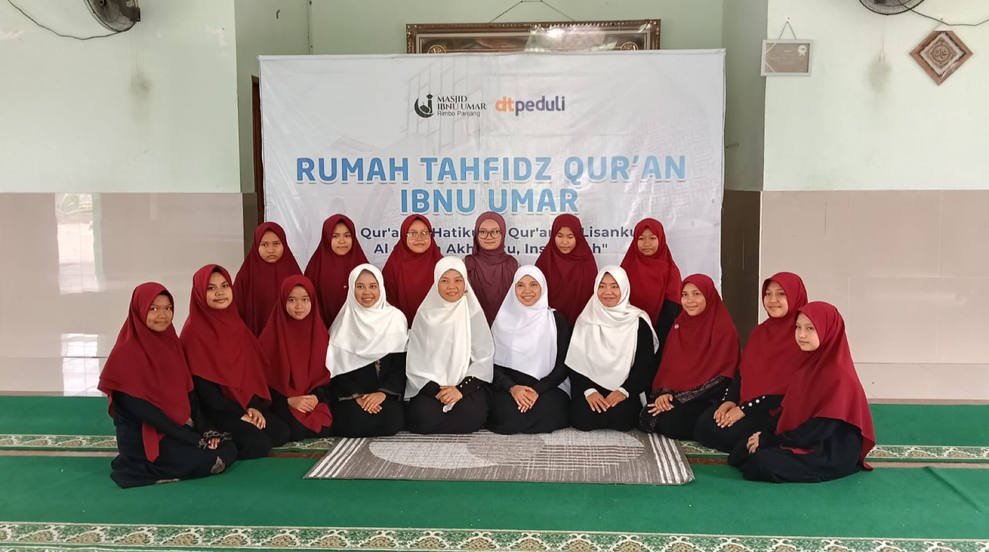 Rumah Tahfidz Qur'an Ibnu Umar Binaan DT Peduli Riau Bersama Komunitas Sahabat Surga JKU Sukses Gelar Khataman Qur'an