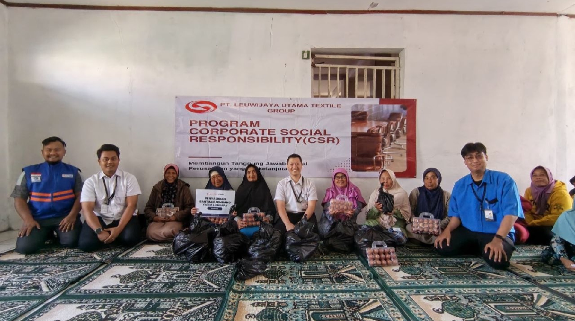 Ringankan Beban dan Hadirkan Kebahagiaan, DT Peduli Bandung Salurkan Bantuan untuk Lansia di Kampung Cijanggel