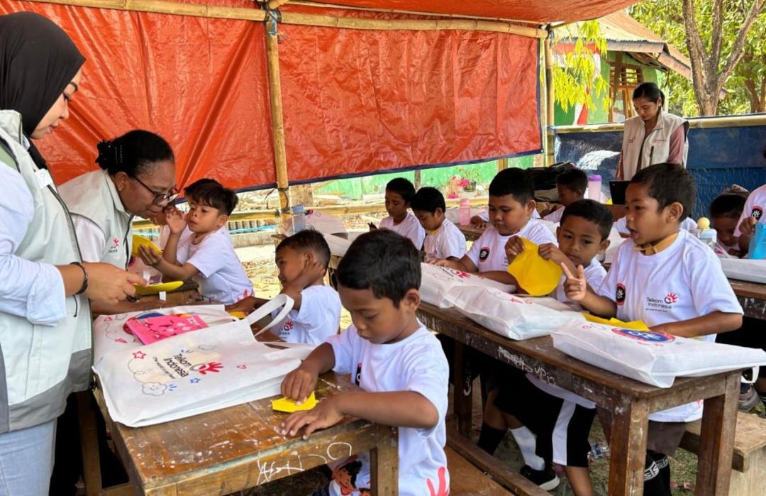 Dampingi Anak Pascagempa, TelkomGroup Peduli Perkuat Kapasitas Guru di NTT