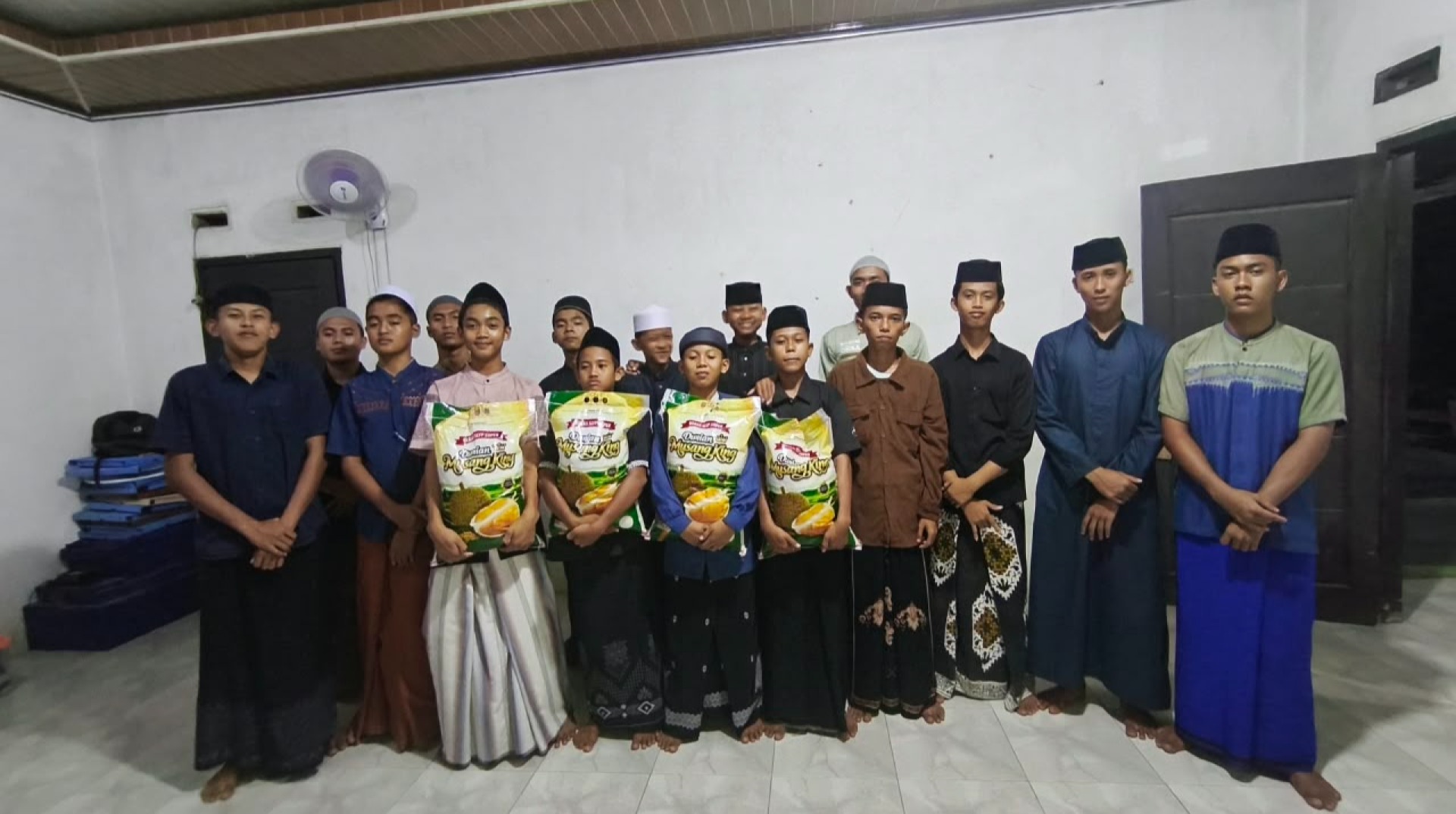 DT Peduli Metro Bantu Penuhi Kebutuhan Pangan Santri Penghafal Al-Qur'an di Pondok Pesantren Baitul Qur'an Madani 