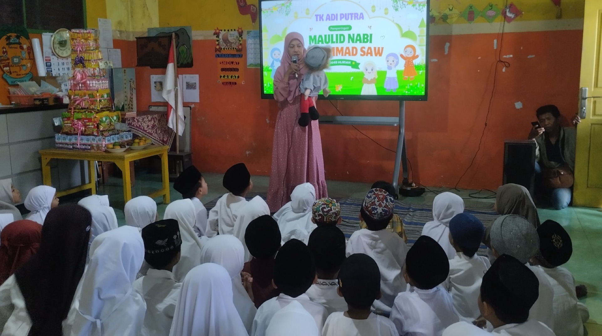 Peringati Maulid Nabi, DT Peduli Malang Bersama TK Adi Putra Gelar Kegiatan Mendongeng 