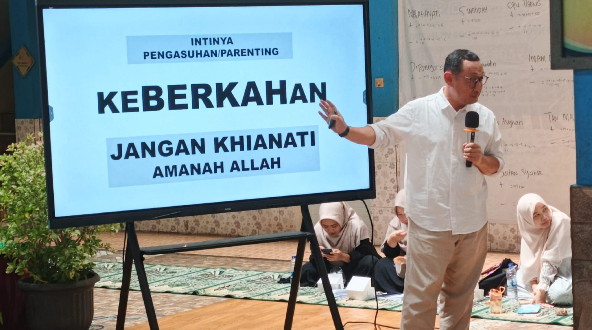 DT Peduli Depok Sinergi dengan SMPIT Arafah Gelar Kajian Parenting Bersama Ayah Iwan dan Galang Donasi untuk Penyintas Gempa NTT