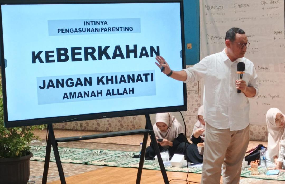DT Peduli Depok Sinergi dengan SMPIT Arafah Gelar Kajian Parenting Bersama Ayah Iwan dan Galang Donasi untuk Penyintas Gempa NTT
