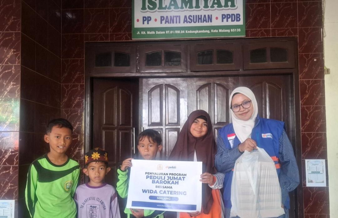 Wida Catering Bersama DT Peduli Malang Bahagiakan Anak Panti Asuhan Al-Hayatul Islamiyah dengan Salurkan Paket Jumat Berkah