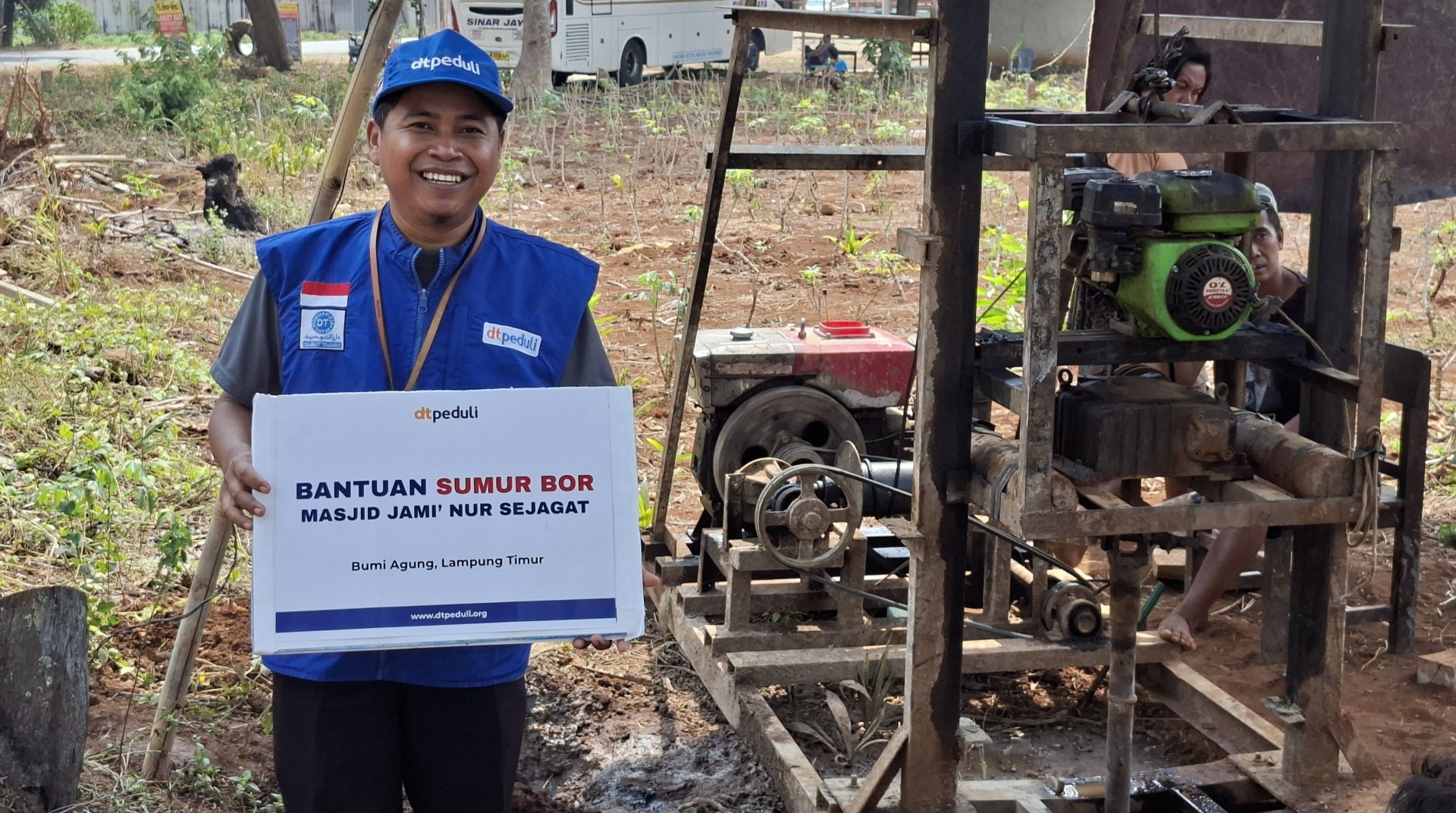 Saat Sumur Warga Mengering, Sumur Bor Masjid Nur Sejagat Mulai Dibangun
