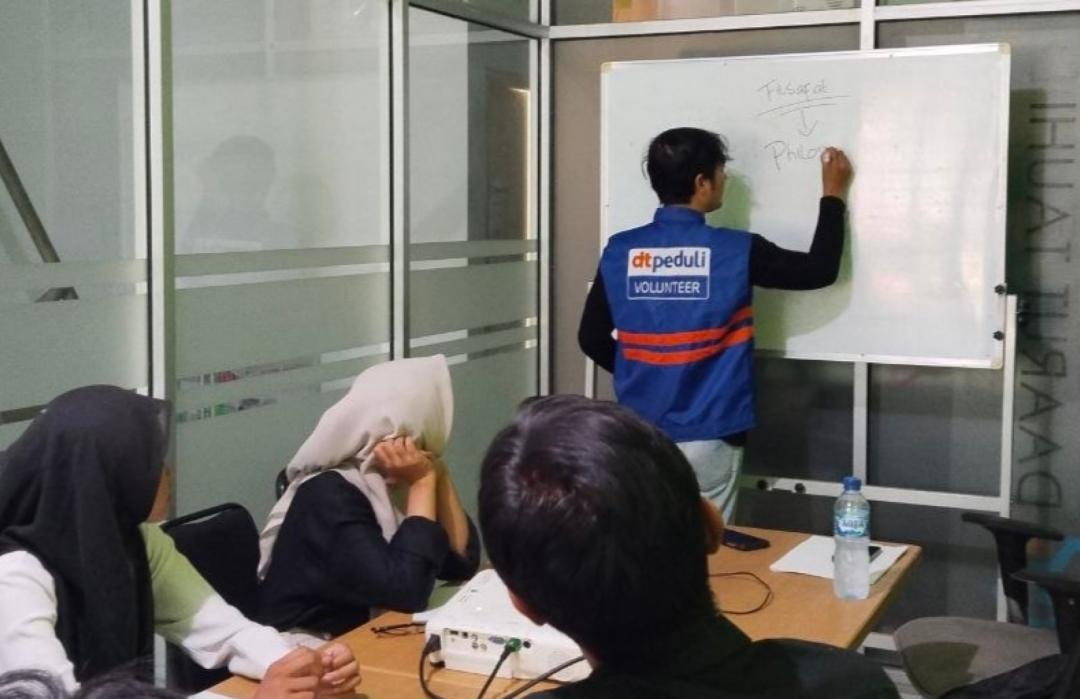 DT Peduli Bekasi Bekali Penerima Beasiswa dengan Keterampilan Digital dan Motivasi