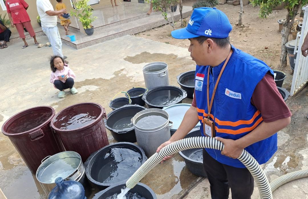 Sumur Warga Mengering, DT Peduli Metro Kembali Kirim 5.000 Liter Air Bersih