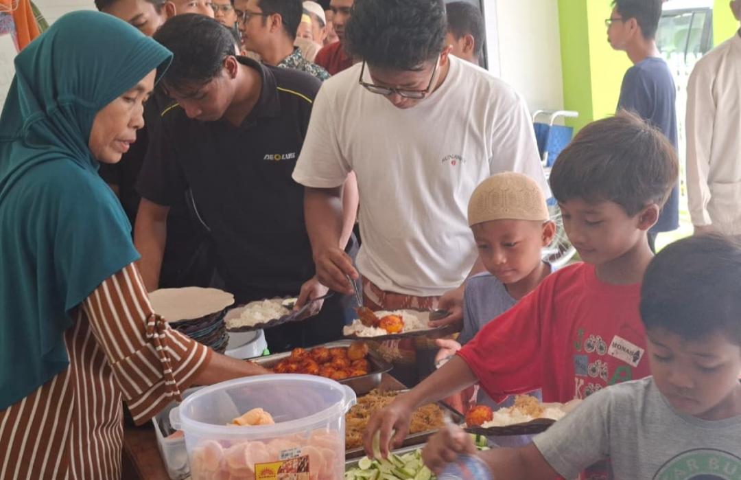 Program Jumat Berkah DT Peduli Metro Sasar Jamaah dan Warga Sekitar Masjid Al-Hidayah