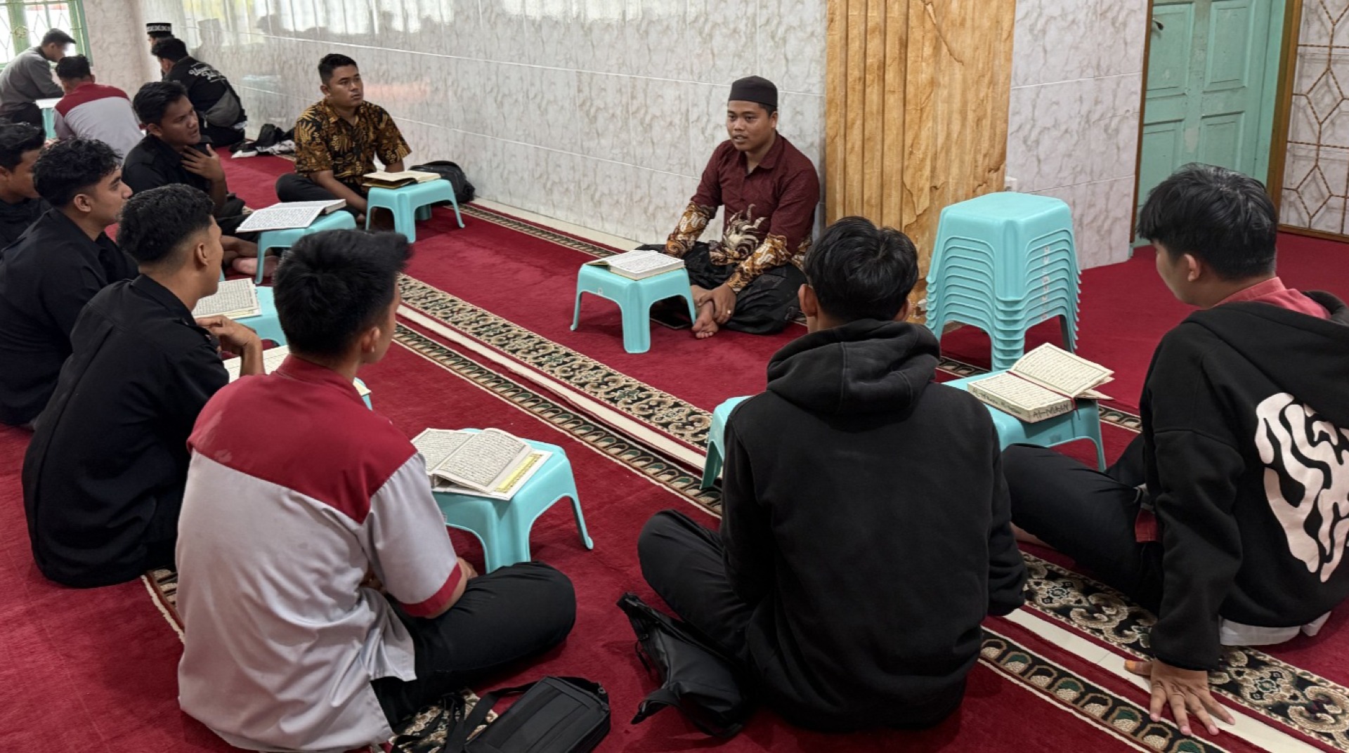 DT Peduli Sumbar Dampingi Ratusan Karyawan Budiman Swalayan Perbaiki Bacaan Al-Qur’an