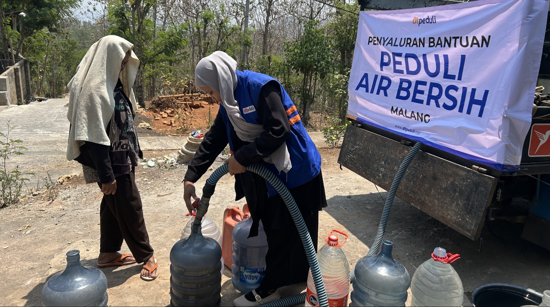 Menembus Wilayah Terpencil, DT Peduli Malang Salurkan 10.000 Liter Air Bersih ke Warga Sumberpetung