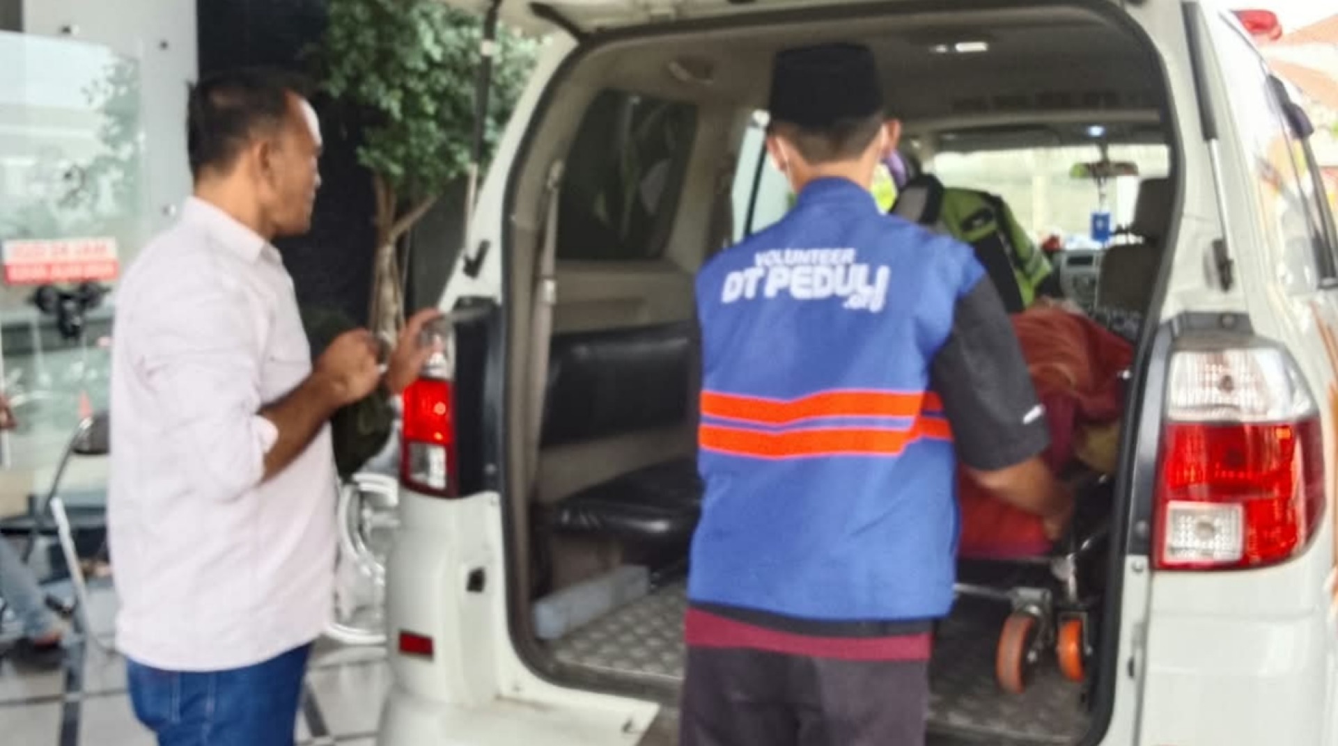 DT Peduli Tasikmalaya Ringankan Beban Pasien Melalui Layanan Ambulans Gratis