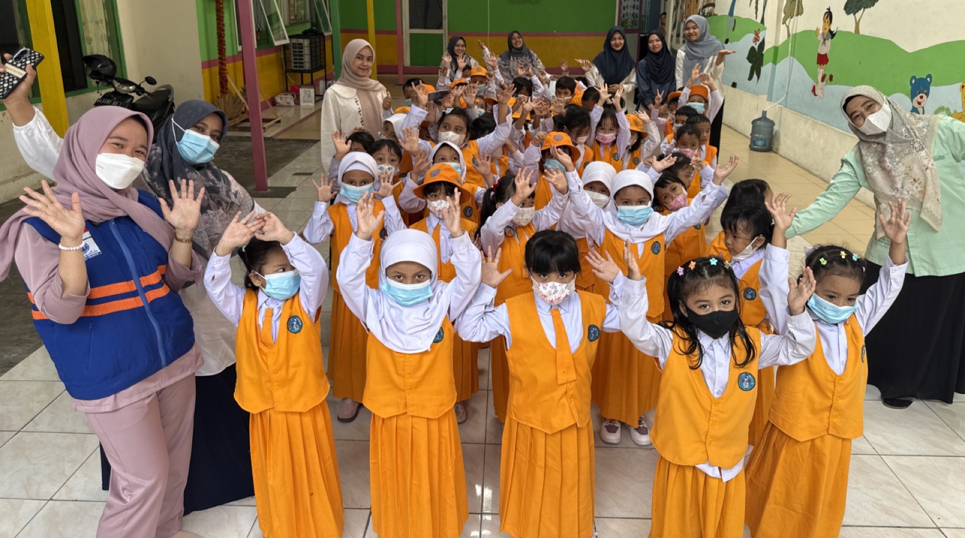 Belajar Sambil Bermain, DT Peduli Sumbar Edukasi Anak TK Bhayangkari 1 Padang tentang Masker