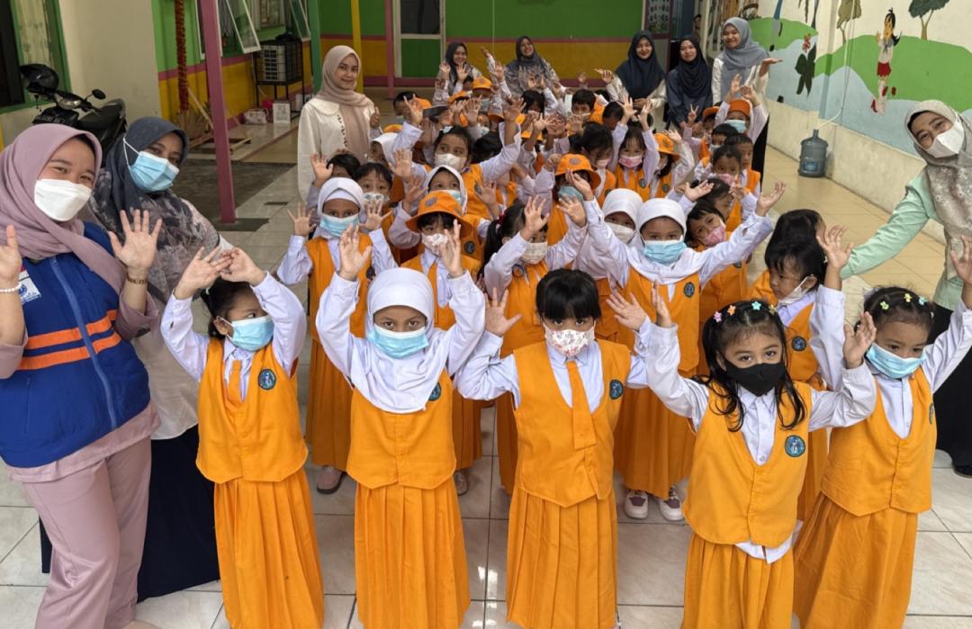 Belajar Sambil Bermain, DT Peduli Sumbar Edukasi Anak TK Bhayangkari 1 Padang tentang Masker