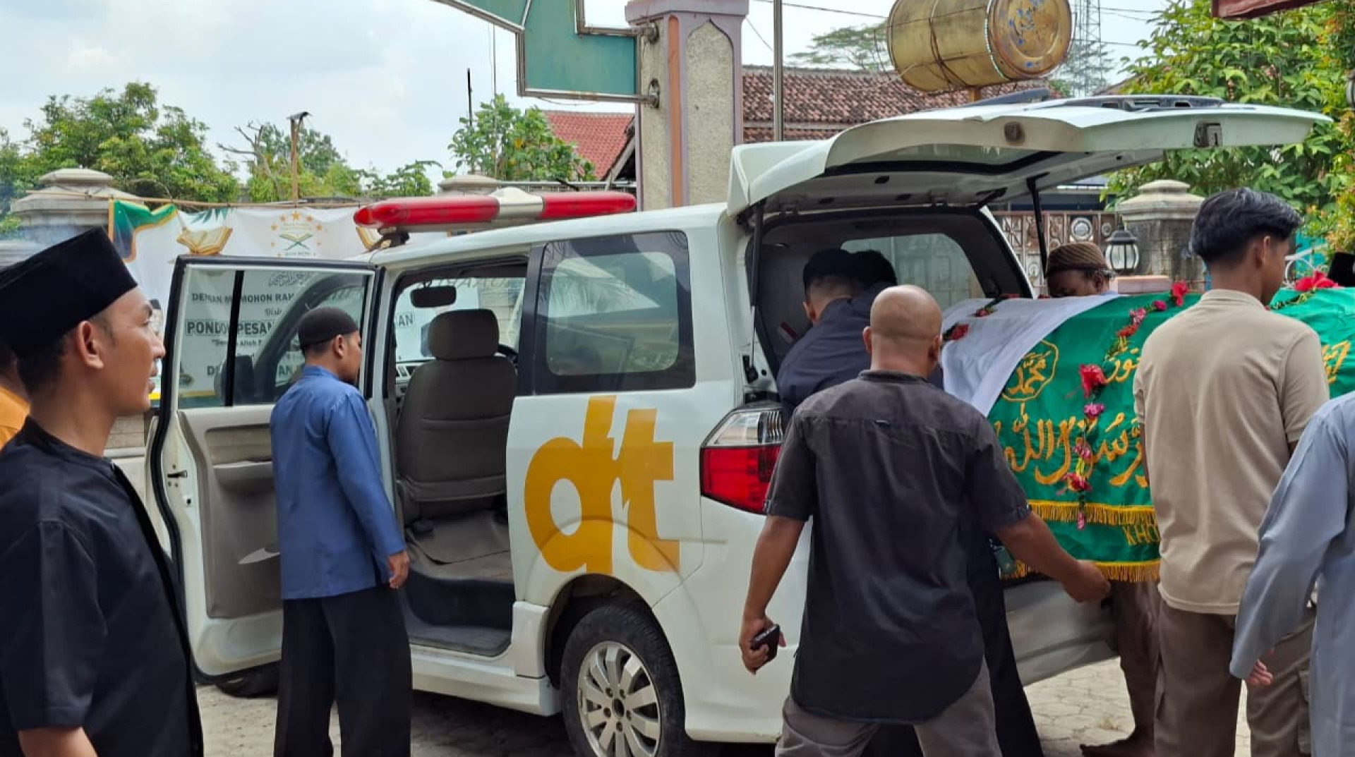 Dari Rumah Duka Sampai ke Tempat Peristirahatan Terakhir, DT Peduli Metro Berikan Layanan Ambulans Gratis