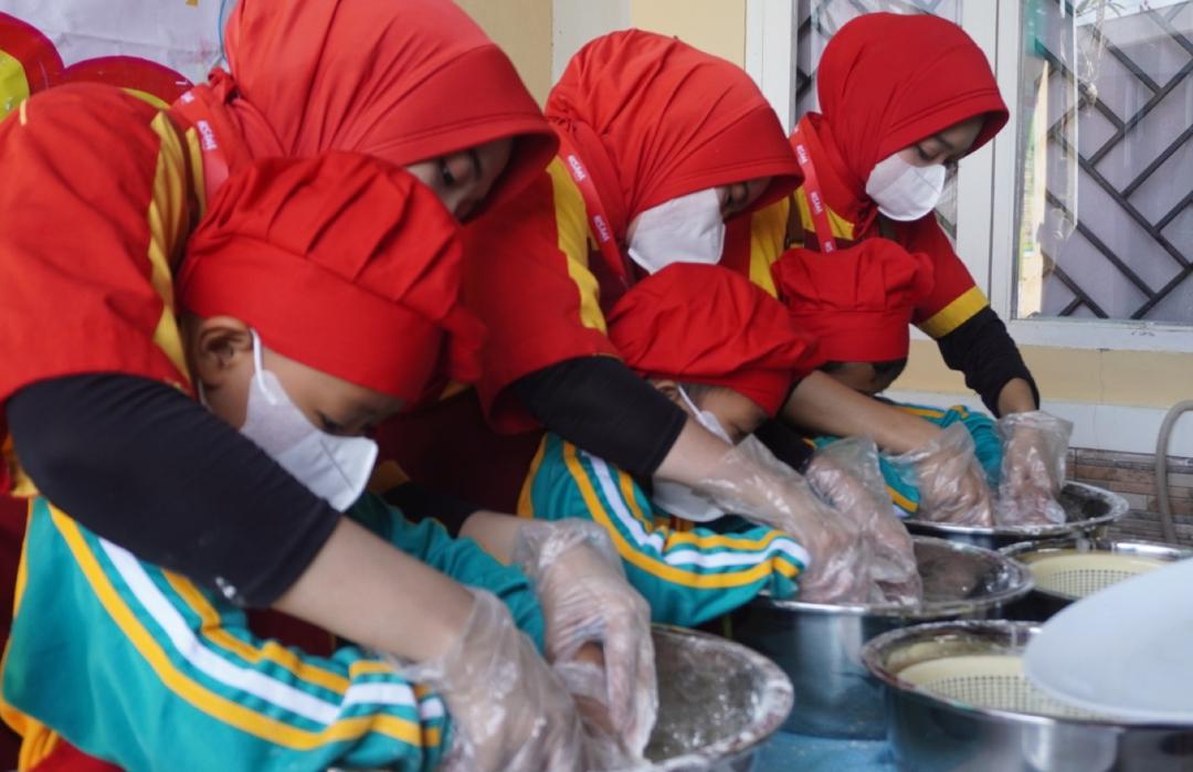 DT Peduli Sulsel dan Hisana Hadirkan Pengalaman Memasak yang Menyenangkan bagi Anak TK Nur Aqila