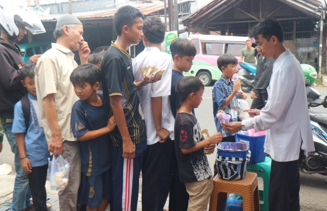Belum 30 Menit, 150 Porsi Rantang Syurga Ludes Dibagikan di Sukabumi