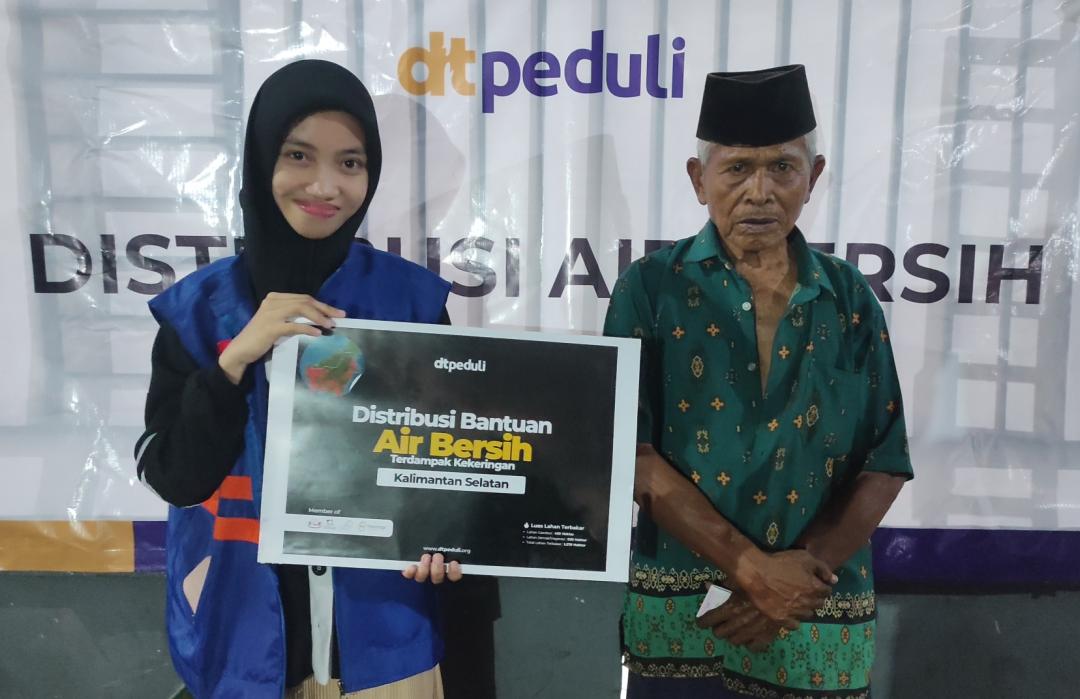 Ringankan Beban Warga Terdampak Kekeringan, DT Peduli Kalsel Salurkan Air Bersih