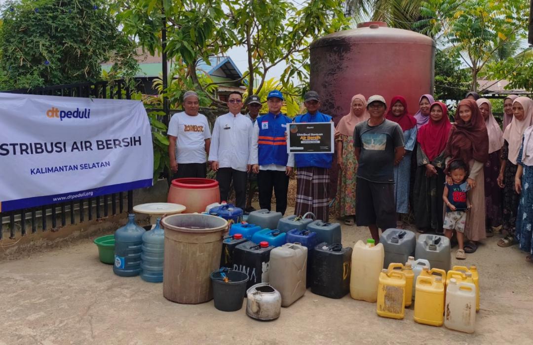 Di Tengah Kemarau, DT Peduli Kalsel Hadirkan Air Bersih untuk Warga Pindahan Baru