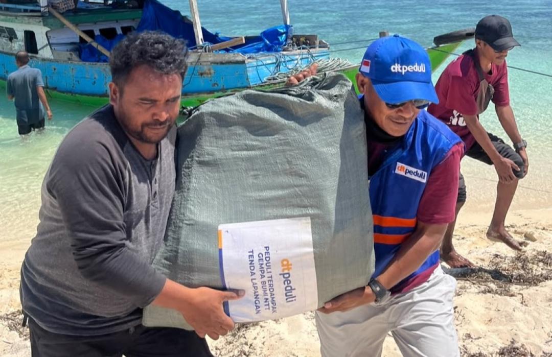 DT Peduli Jatim Bersama FOZ Jatim dan Meratus Foundation Kirim Bantuan untuk Penyintas Gempa NTT