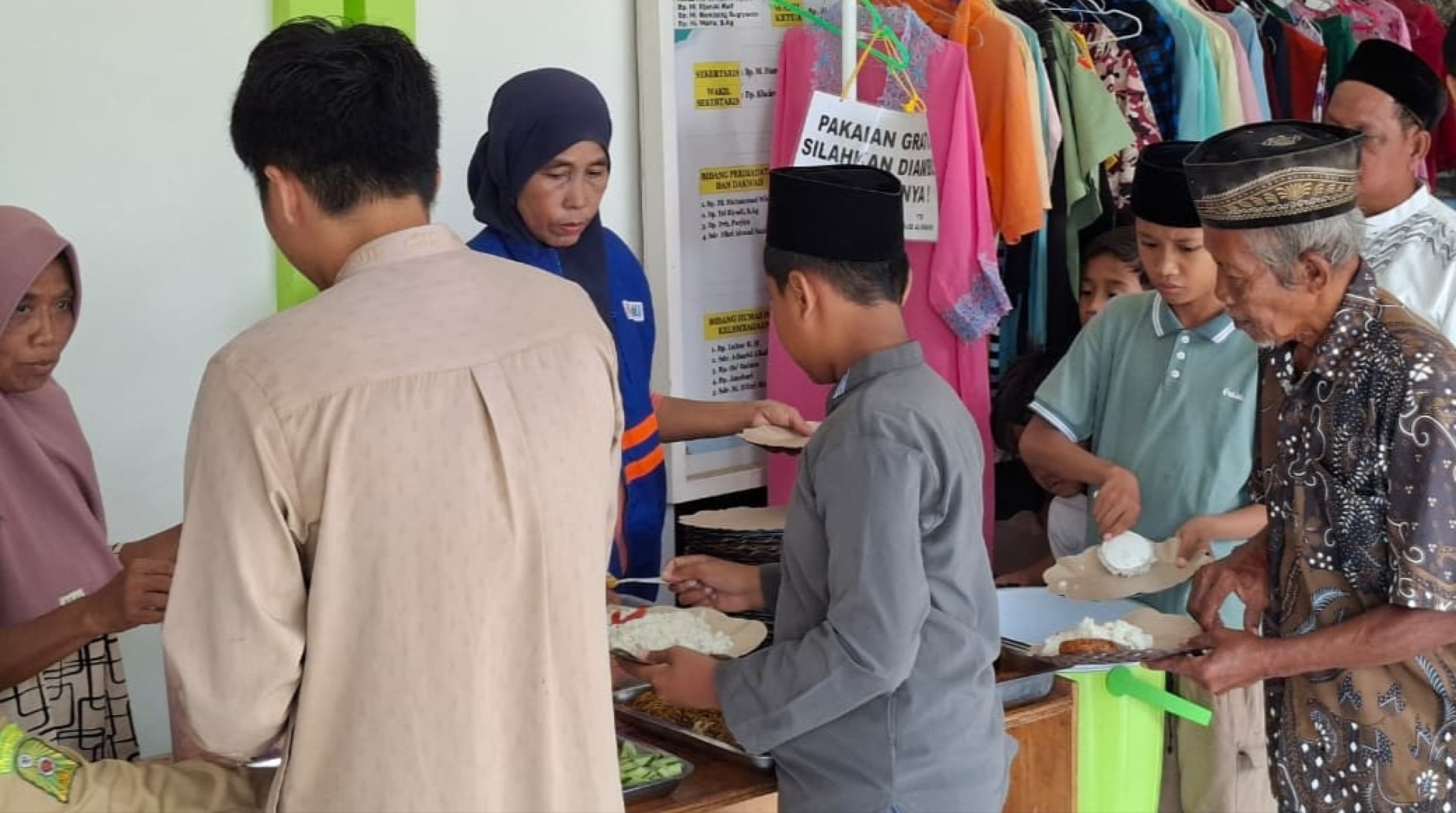 Hangatnya Berbagi, DT Peduli Metro Hadirkan Makanan Gratis Setiap Jumat