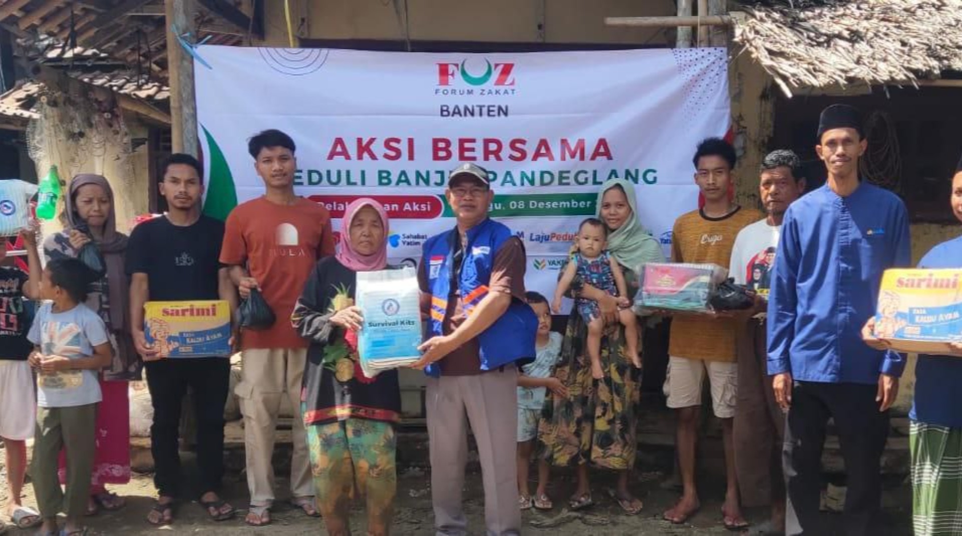 DT Peduli Serang Salurkan 50 Paket Sembako untuk Warga Terdampak Banjir di Pandeglang