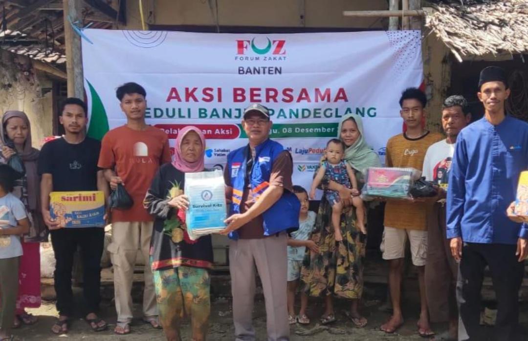 DT Peduli Serang Salurkan 50 Paket Sembako untuk Warga Terdampak Banjir di Pandeglang