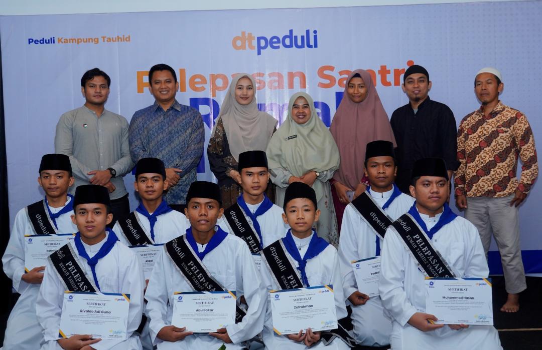 Pelepasan Wisuda Santri Rumah Tahfidz Unggul, DT Peduli Riau Harapkan Santri Menjadi Hafidz yang Bermanfaat