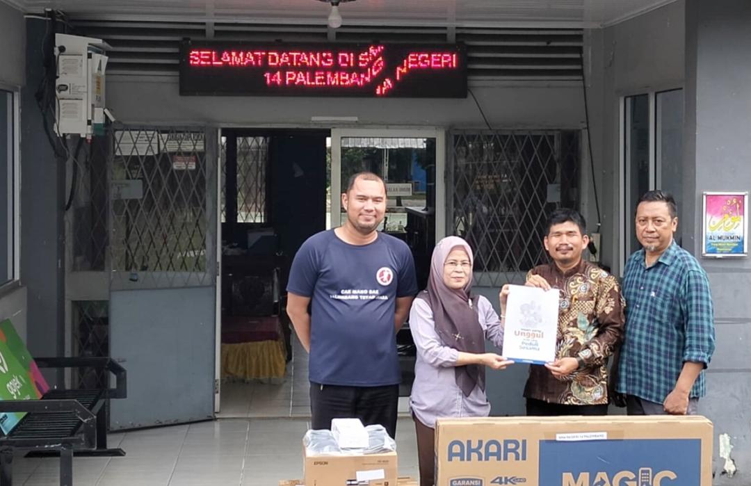 Tunaikan Amanah Program Sosial BI, DT Peduli Sumsel Salurkan Bantuan Fasilitas Sekolah ke SMA Negeri 14 Palembang