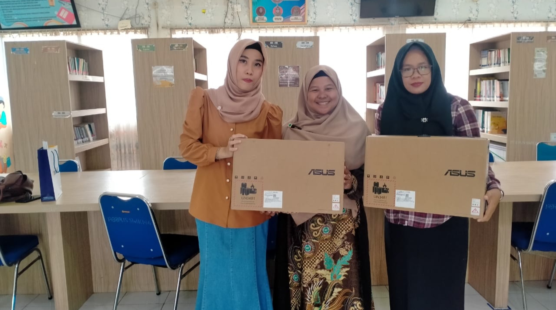 Dukung Minat Baca Siswa, DT Peduli Sumsel kembali Salurkan Bantuan Fasilitas Perpustakaan di SMK Negeri 4 Palembang