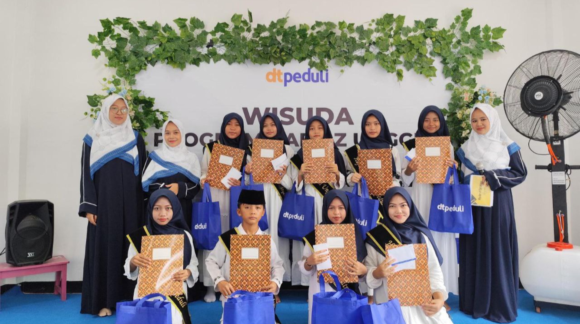 DT Peduli Cirebon Wisuda Sembilan Santri Beasiswa Hafidz Unggul Angkatan 2