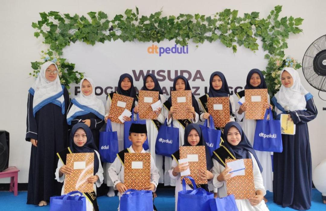 DT Peduli Cirebon Wisuda Sembilan Santri Beasiswa Hafidz Unggul Angkatan 2