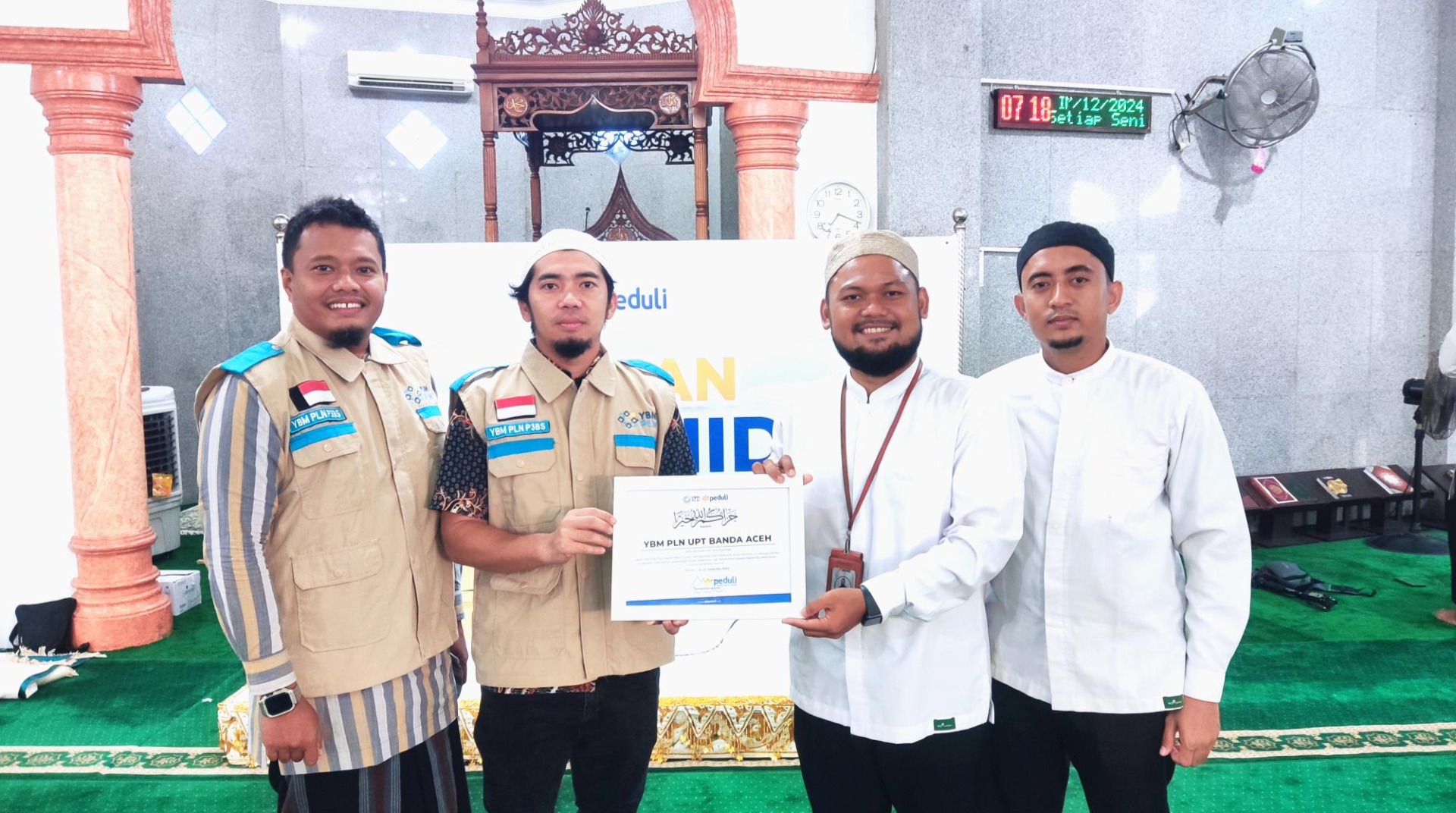 YBM PLN UPT Banda Aceh dan DT Peduli Aceh Salurkan Zakat untuk Santri Hafidz Unggul