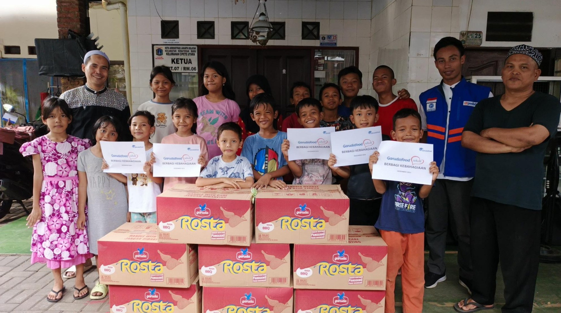 DT Peduli Jakarta dan Garuda Food Salurkan 30 Paket Snack untuk Anak Yatim di Jakarta