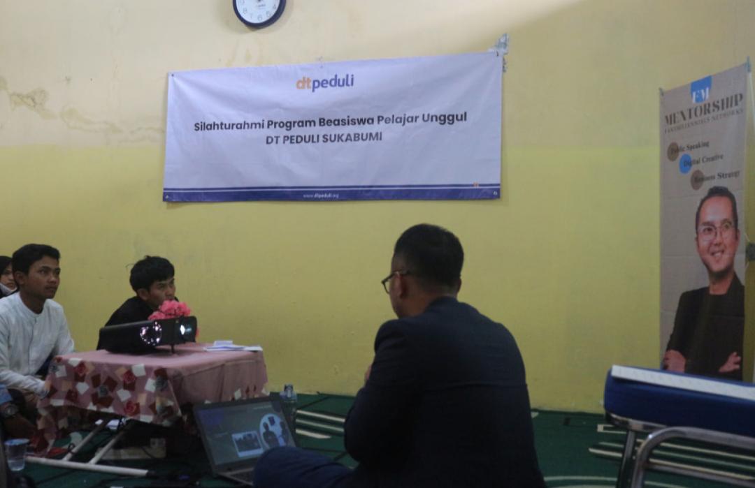 Tingkatkan Soft Skills Bea Mahasiswa, DT Peduli Sukabumi Berikan Pelatihan Public Speaking