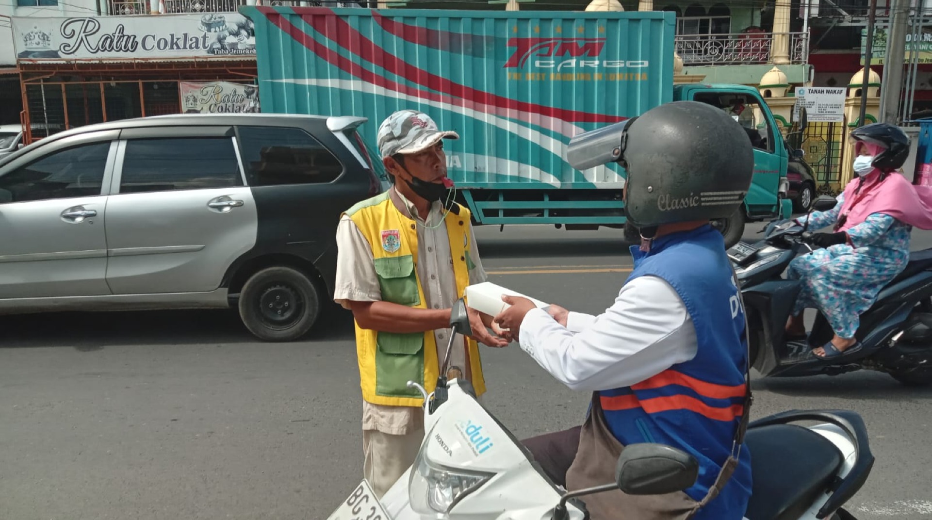 Tunaikan Amanah Donatur, DT Peduli Lubuklinggau Salurkan Nasi Jumat Berkah