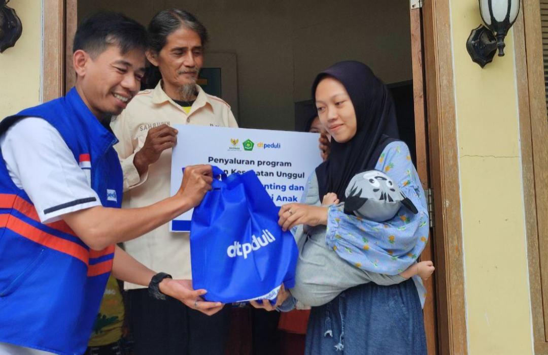 DT Peduli Sukabumi Menyalurkan Bantuan Makanan dan Nutrisi Penunjang Stunting di Kampung Zakat