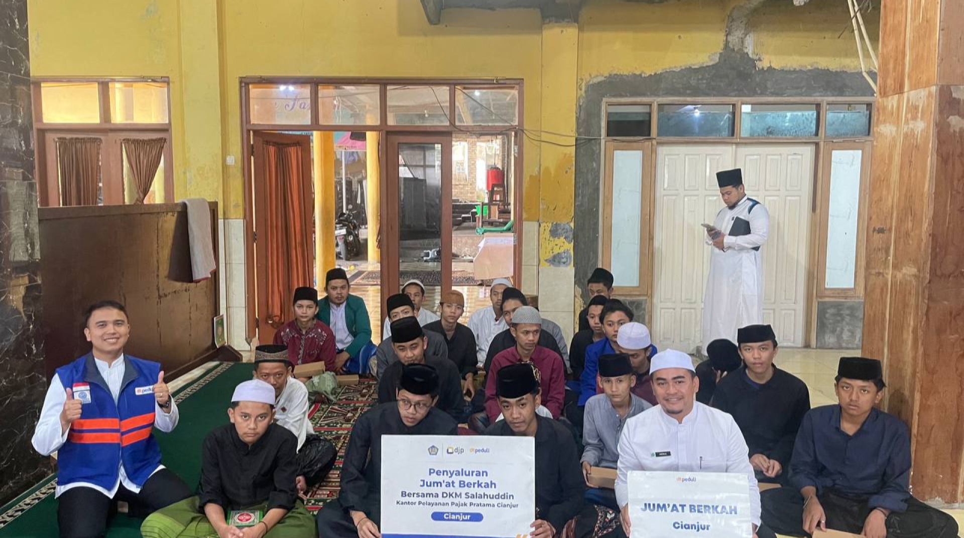 DT Peduli Cianjur Salurkan 175 Paket Jumat Berkah di Ponpes Roudlotul Mutaallimin