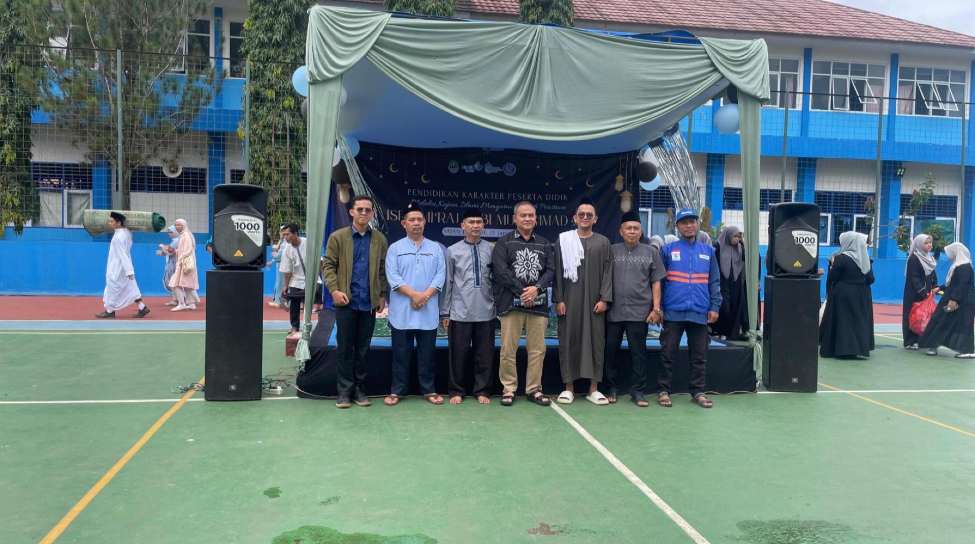 Menanamkan Nilai dan Karakter Islami Siswa, DT Peduli Cianjur dan SMAN 1 Mande Menggelar Acara Isra' Mi'raj
