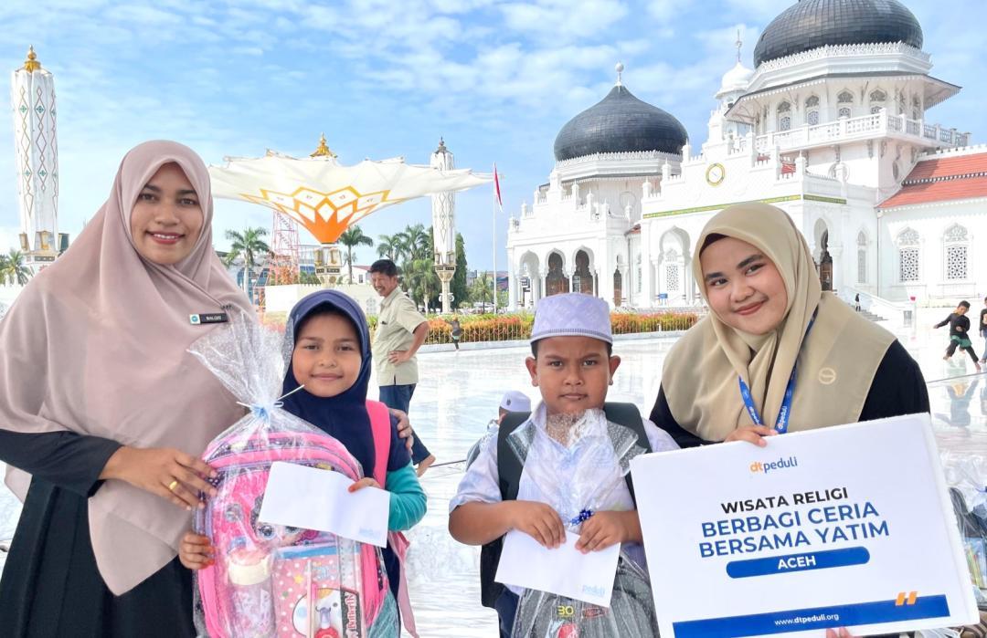 DT Peduli Aceh Menggelar Wisata Religi bersama 31 Anak Yatim di Masjid Raya Baiturrahman Banda Aceh