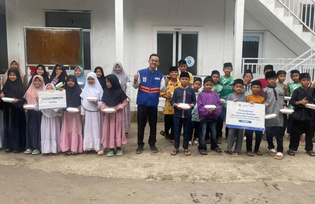 DT Peduli Cianjur Menyalurkan 50 Paket Makanan Siap Santap kepada Para Santri di Ponpes Shuffah Almustanir