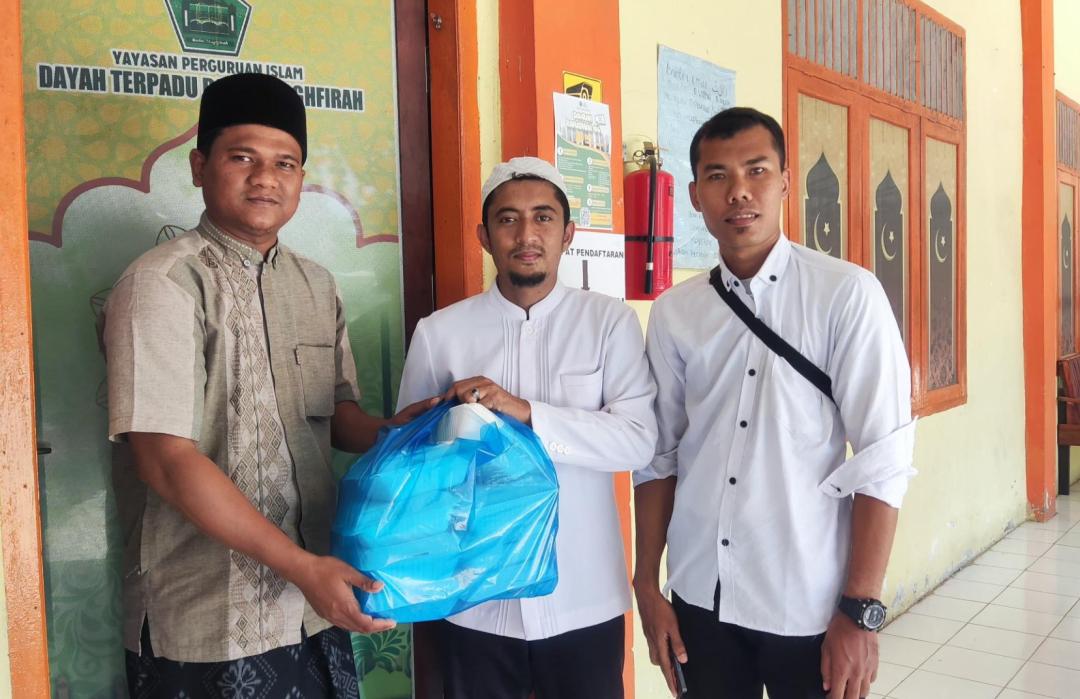 Laznas DT Peduli Aceh bersama Relawan Tangguh Menggelar Program Berbagi Berkah Jumat di Ponpes Babul Maghfirah