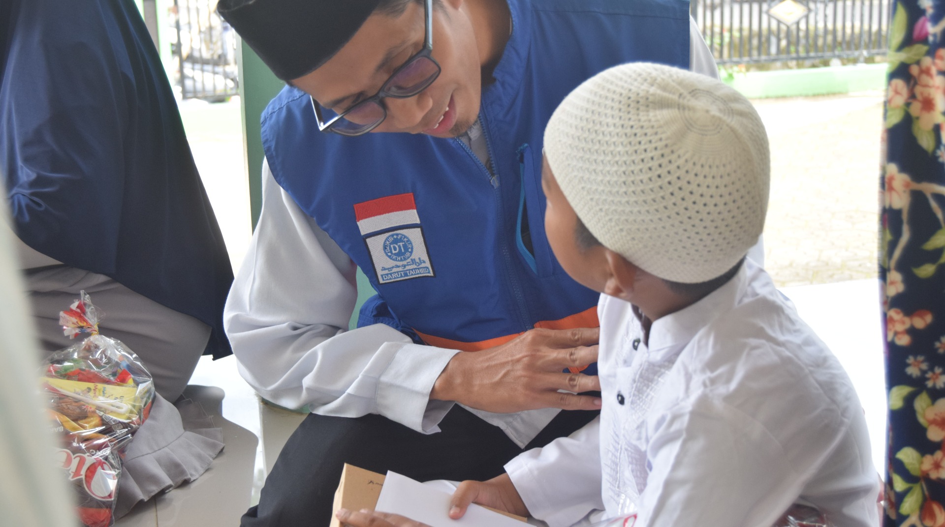 Hisana dan Ayam Guling Enakko Bahagiakan anak yatim dan dhuafa bersama DT Peduli Kuningan 