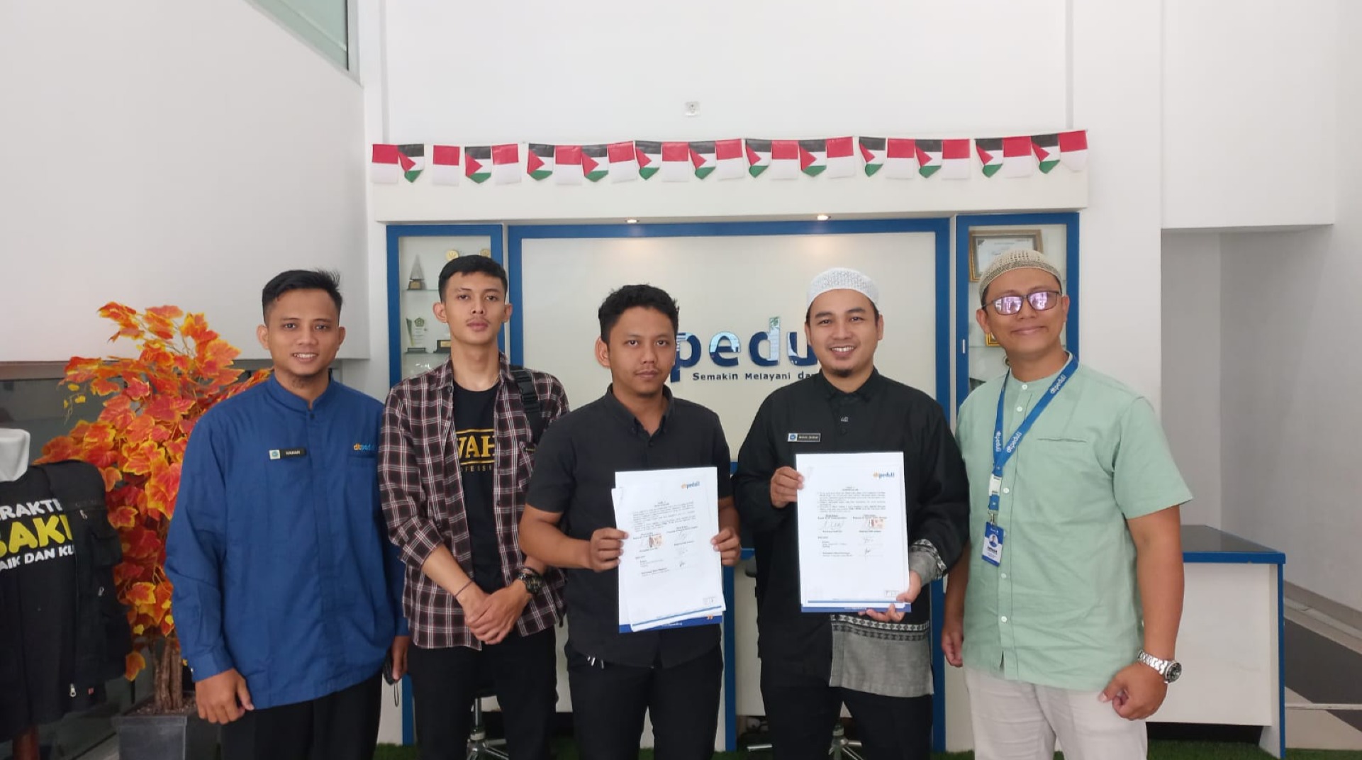 DT Peduli Menggandeng Anak Muda Mendirikan Barbershop bersama Difabel 