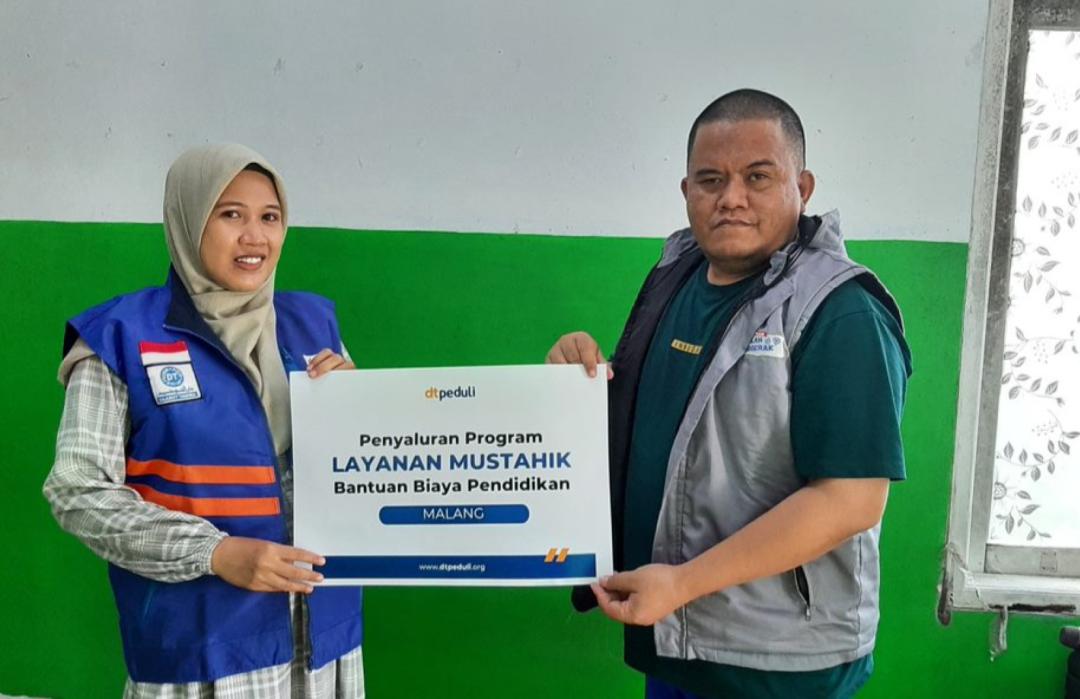 Bantu Nisa Lanjutkan Pendidikan di Pesantren, DT Peduli Malang Salurkan Bantuan Biaya Pendidikan