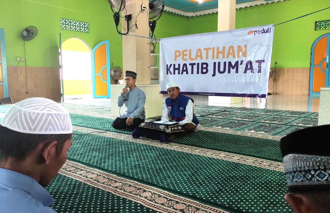 Serius Tingkatkan Kualitas Dakwah, DT Peduli Kalsel Menggelar Pelatihan Khatib Jum'at di Masjid Sabilal Mursyidin