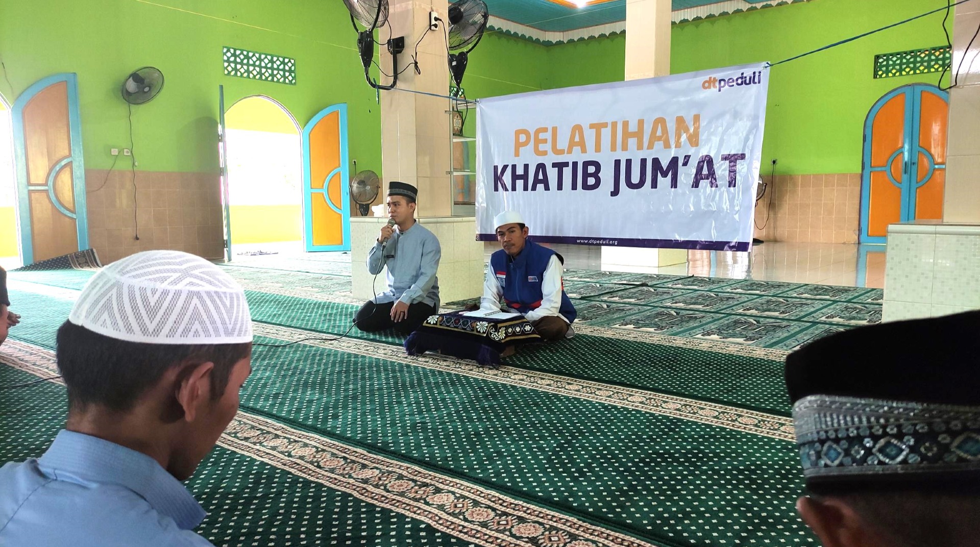 Serius Tingkatkan Kualitas Dakwah, DT Peduli Kalsel Menggelar Pelatihan Khatib Jum'at di Masjid Sabilal Mursyidin