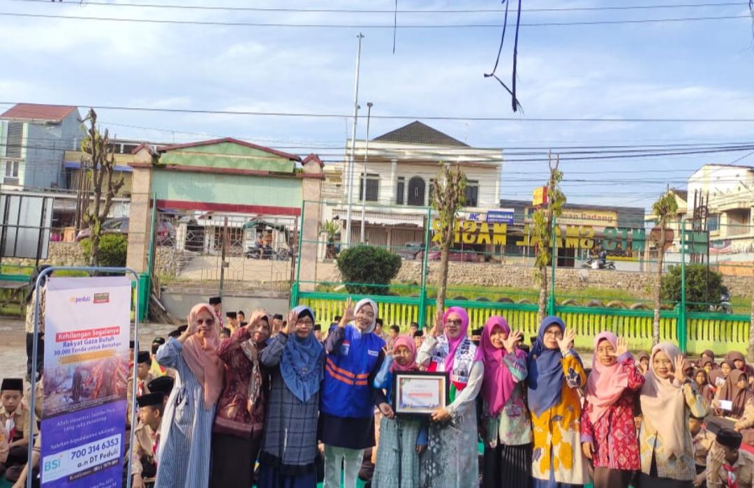 Kuatkan Empati pada Siswa, DT Peduli Sumsel Menggelar Dongeng Peduli Palestina di MTS Al-Mashri